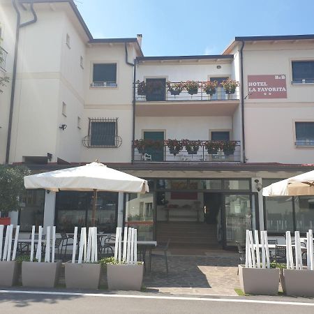 Hotel La Favorita 佩斯基耶拉德加达 外观 照片