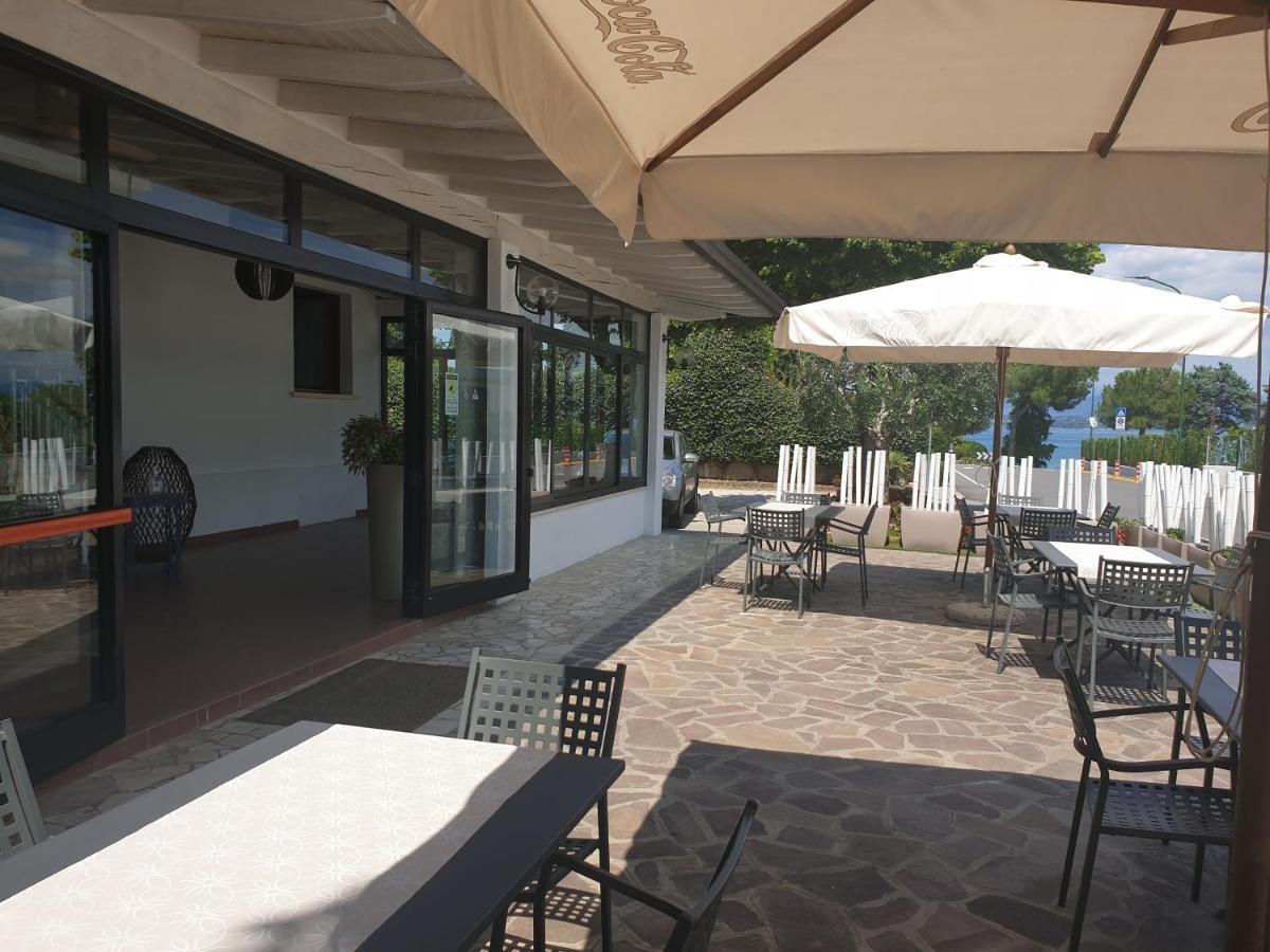 Hotel La Favorita 佩斯基耶拉德加达 外观 照片