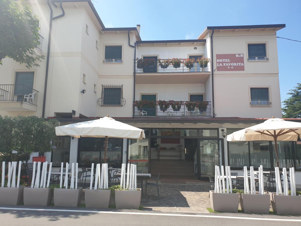 Hotel La Favorita 佩斯基耶拉德加达 外观 照片