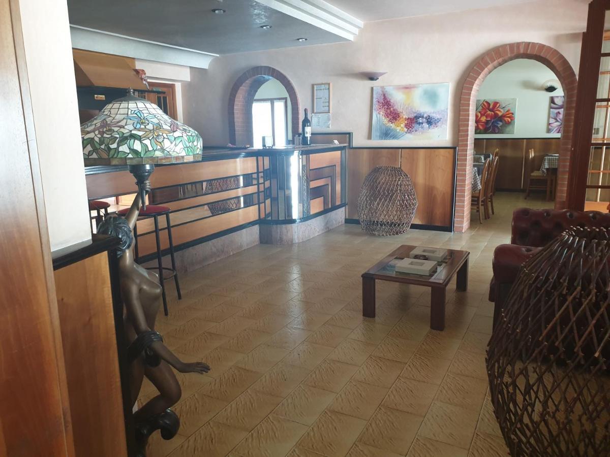 Hotel La Favorita 佩斯基耶拉德加达 外观 照片