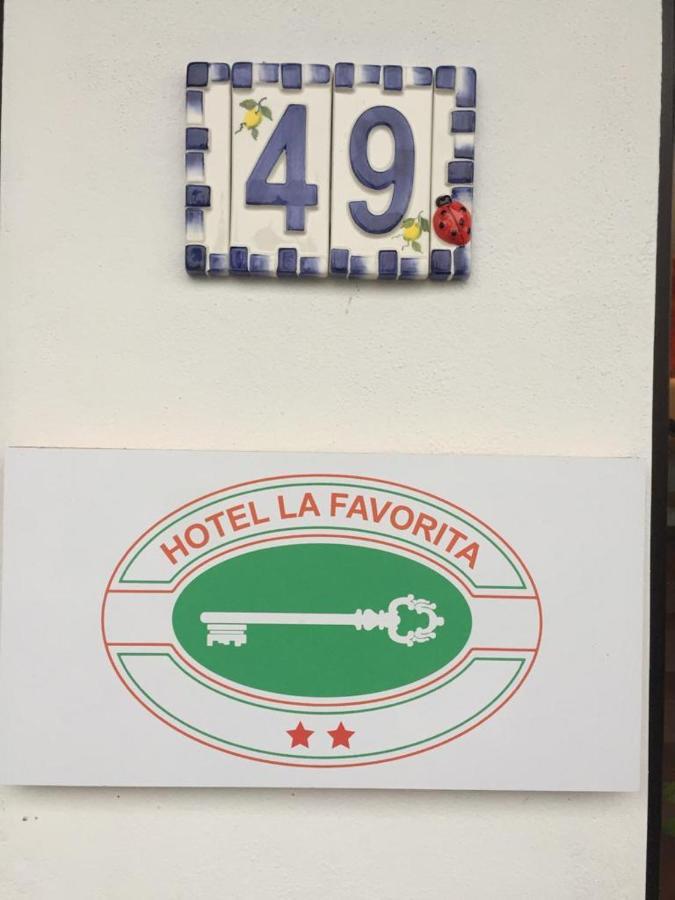 Hotel La Favorita 佩斯基耶拉德加达 外观 照片