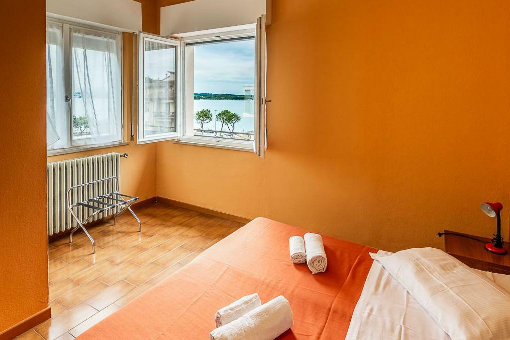 Hotel La Favorita 佩斯基耶拉德加达 外观 照片