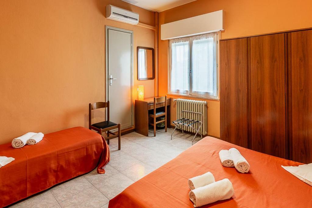 Hotel La Favorita 佩斯基耶拉德加达 外观 照片