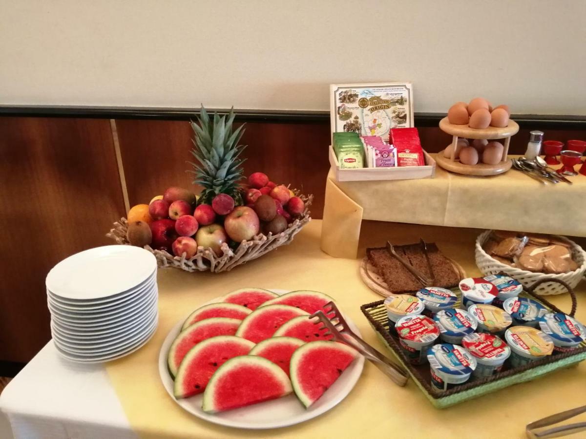 Hotel La Favorita 佩斯基耶拉德加达 外观 照片
