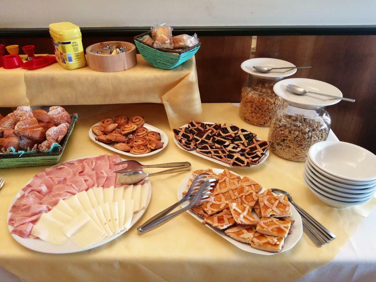 Hotel La Favorita 佩斯基耶拉德加达 外观 照片